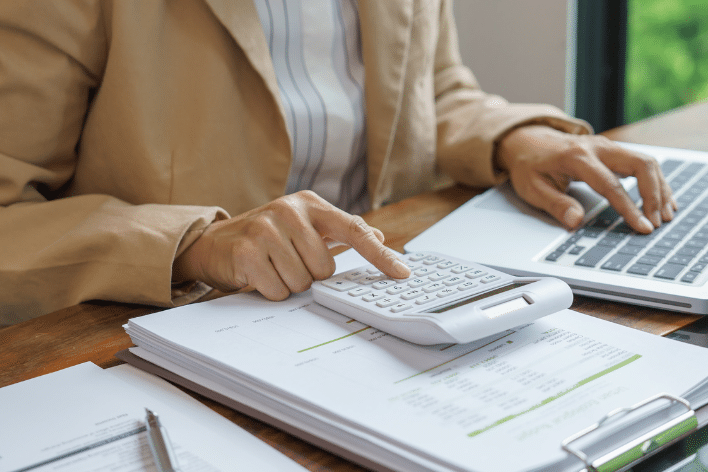 Do Flat-Fee Advisors Save You More in the Long Run?