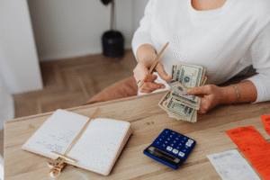 Flat-Fee vs. AUM: What Cedar Rapids Investors Should Understand Navigating Financial Advice in Cedar Rapids